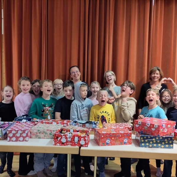 Weihnachten im Schuhkarton / @ Pfarregemeinde Sipbachzell Weihnachten im Schuhkarton